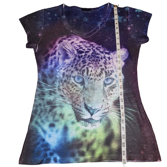 Sweet Gisele Leopard Print V-neck Fitted Tee - Picture 5 of 11